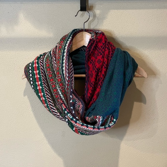 H&M Red Green Christmas Fair Isle Infinity Thick Knit Scarf One Size - Picture 2 of 6
